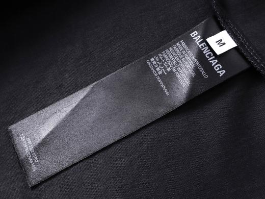 点此购买 巴黎世家男女款直喷洗水磨烂破坏做旧下摆手工打磨短袖T恤 LL 311831 商品图12