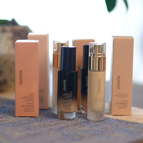 唐老师实验室出品粉底液，春季焕妆，匠心打磨研发的，轻薄透气光感粉底液，水润服帖不卡粉，越用越自然， 妆养合一，呵护肌肤屏障，愿新的一年美出新模样💗