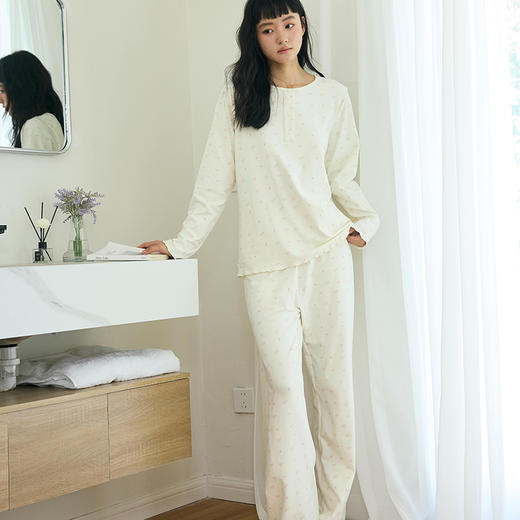 【免穿文胸】春款绵绵纽扣家居服女纯色长袖带胸垫套装舒适印花软糯微弹睡衣 居家无束缚~ 商品图6