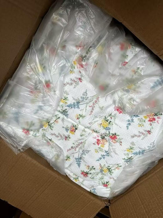 原单正品拉夫劳伦100%纯棉毛巾。花色20多个，好多都没拍到的，每个都好看，美美的田园风风格。尺寸72×42
全部原箱卖完无补！拼手速
官网售价26.99美金一条，现特价69四条包邮，颜色随机 商品图6