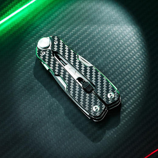 瑞士科技 SWISS+TECH 玄龟9合1伸缩碳纤维手柄工具钳-分销 商品图3