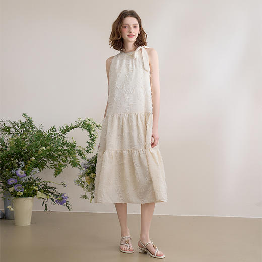 法式温柔立体流苏提花连衣裙女挂脖露肩系带A字长裙V0550202 商品图1