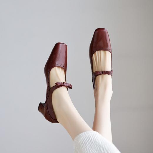 【预售5天】春季头层羊皮一字带甜美蝴蝶结显瘦舒适粗跟韩版小方头单鞋DJ&GY8777 商品图4