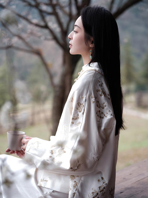 盛唐牡丹 |重缎真丝梅竹蝶手推绣外套 商品图11