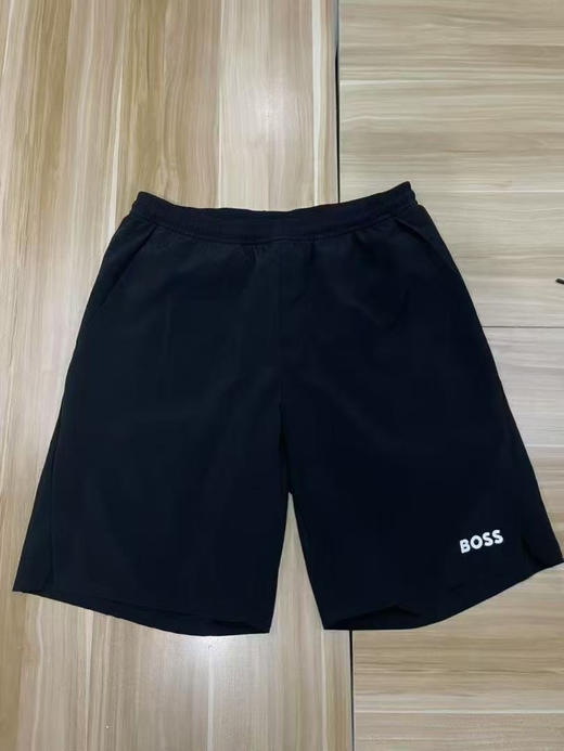 外贸原单正品BOSS男士新款运动休闲短裤 ,快干材质。
尺码m--xxl 商品图0