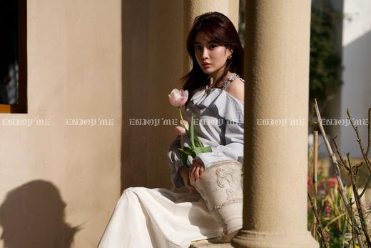 【门店同款】ENJOY春季“绮梦繁花”立体花斜肩上衣 161843076 商品图14