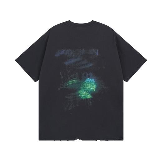 点此购买 巴黎世家男女款直喷洗水磨烂破坏做旧下摆手工打磨短袖T恤 LL 311831 商品图2