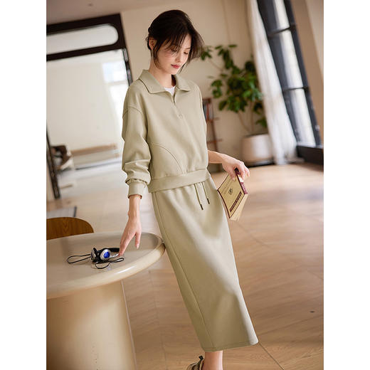 【春夏新品】熙世界绿色通勤卫衣套装女2025春秋新款休闲翻领上衣半身裙两件套 商品图3