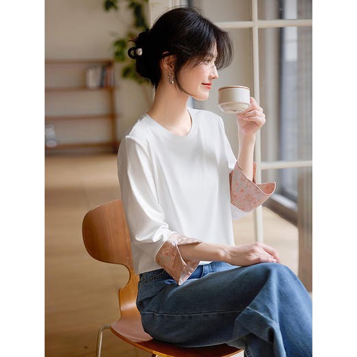 【春夏新品】熙世界新中式国风锦缎织纹七分袖T恤女2025年春季设计感休闲上衣 商品图3