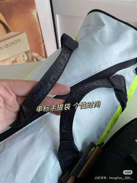 正品韩单THE NORTH FACE/北面男女手提斜跨衣物包行李袋实用防水旅行耐用旅行包
四个色，尺寸：53.5*23*33cm
代购500➕ 商品图8