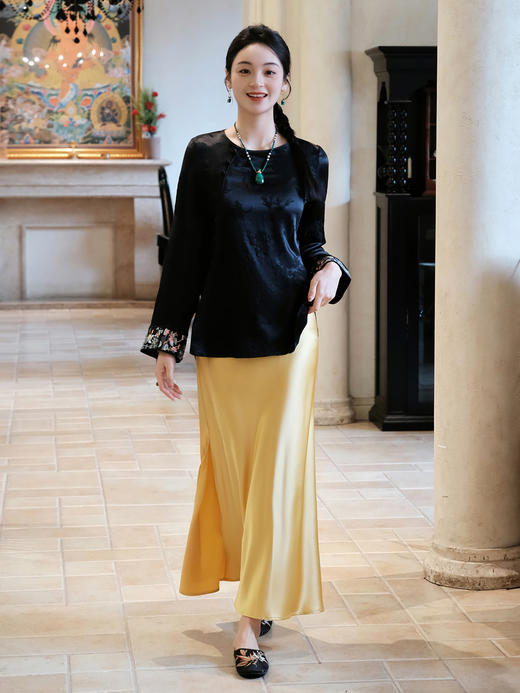 盛唐牡丹|黑色梅兰竹菊冠乐绉手推绣上衣 商品图1