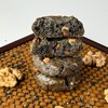 【真核桃酥（黑芝麻酱口味）】酥松香浓，核桃仁的脆香与黑芝麻酱的细腻完美融合，入口即化，满口留香！纯手工制作，轻烘慢焙，每一块都酥到掉渣！规格：2盒装（300克/盒，10个装） 商品缩略图3