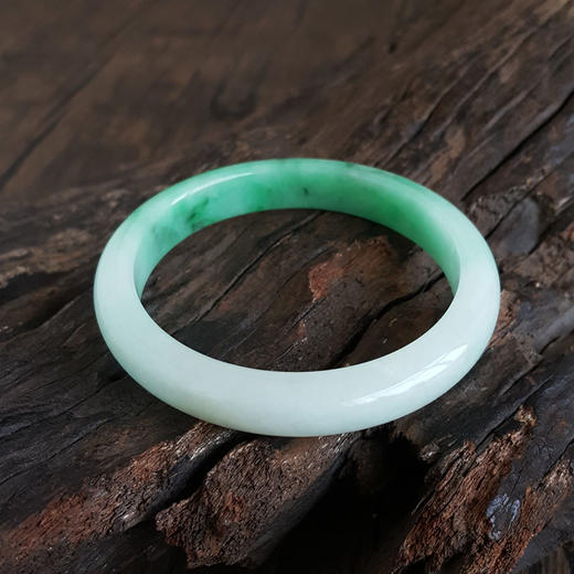 【天然正品】收藏级天然细腻无纹裂糯种白底飘阳绿56.5号翡翠手镯女士现售价：12800！130325AH33 商品图5