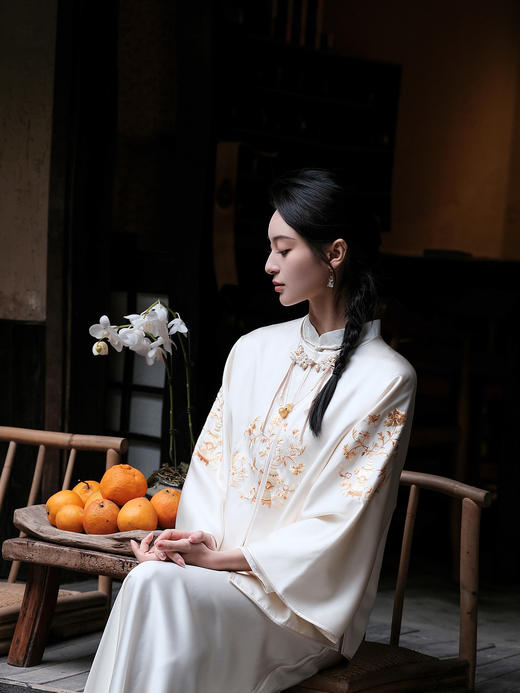 盛唐牡丹 |吉祥宝瓶团纹对襟外套-米黄 商品图2