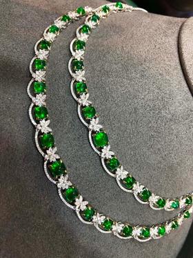 10.8ct刻面祖母绿项链