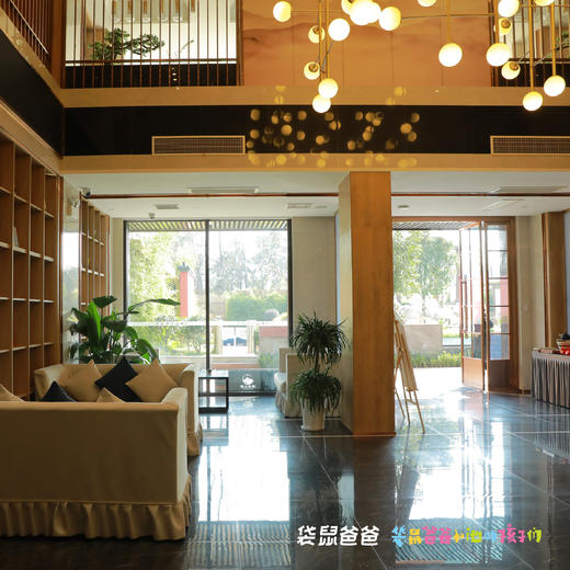 2025年【袋鼠爸爸去哪儿 | 宝鸡眉县・南山别院温泉酒店】酒店位于太白山脚下，设有12个温泉池，公寓式温泉度假酒店，给你回家的体验。套餐内含早餐+入住期间不限次温泉。 商品图5