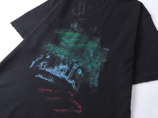 点此购买 巴黎世家男女款直喷洗水磨烂破坏做旧下摆手工打磨短袖T恤 LL 311831 商品图8