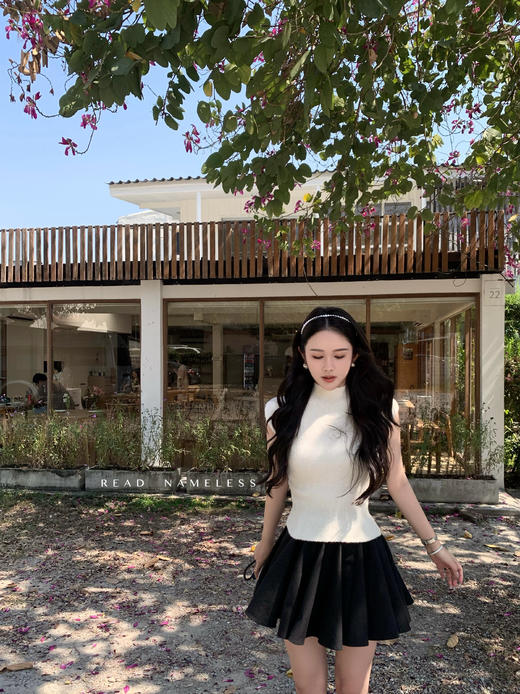 Read Nameless /羊毛牛绒高知白色针织＋黑色经典伞裙裙裤 2025/3/13 商品图5