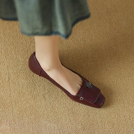 【预售5天】春秋新款羊皮复古风花朵浅口黑色低跟单鞋QQJFG&JZ-1373F 商品图2