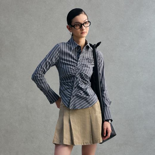 GOODBAI 粗体logo条纹翻领打褶收腰斜襟长袖衬衫 商品图0