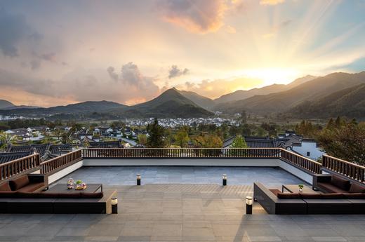 小红书| ¥2999起/连住2晚【黄山悦榕庄】特惠套餐来袭！享2晚卢苑套房+双早，享美景旅拍！带你住进黄山水墨画里，把徽派美景私藏进窗景！另有含晚餐套餐可选~有效期至2026年6月30日 商品图0