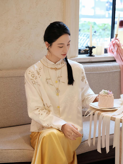 盛唐牡丹 |重缎真丝梅竹蝶手推绣外套 商品图7