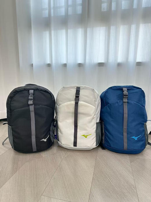 出口外贸正品，四大运动品牌之—美津浓休闲户外双肩包
✅配色：黑色、白色、蓝色
✅规格：40*40*13*18cm
✅容量：28L 商品图1