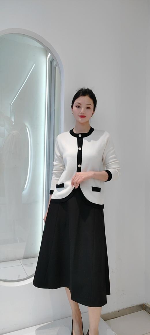 580922含羊毛小香风开衫，黑 白均码 商品图8
