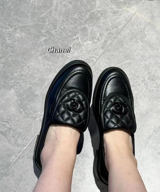 香奈儿2025全新菱格纹书包金扣乐福鞋黑金配色双𝗖𝐥𝐨𝐠𝐨菱格纹小羊皮设计（HC） 商品图3