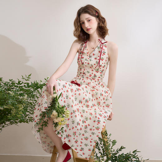 西遇碎花挂脖连衣裙女夏季新款法式v领收腰海边度假风长D0050485/D0050773/V0050774 商品图0