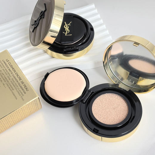 【限定版YSL皮气垫黑金限定】下单再送兰蔻小蛮腰口红小样 色号随机!微瑕秒杀!!一整个富家千金风，黑色LOGO嵌于金色皮革 这款气垫真的是颜值与实力并存，拿在手里就是贵妇本妇的感觉，高级感拉满!快 商品图4