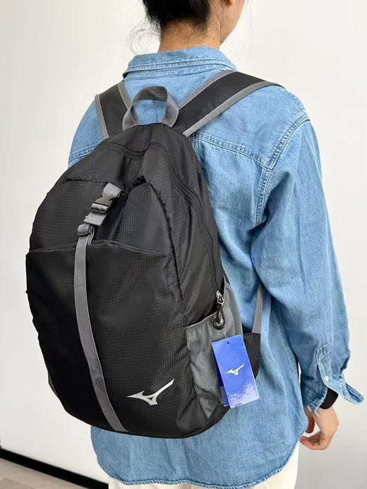 出口外贸正品，四大运动品牌之—美津浓休闲户外双肩包
✅配色：黑色、白色、蓝色
✅规格：40*40*13*18cm
✅容量：28L 商品图12