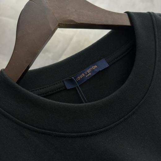 点此购买 LV路易威登春夏季男女款logo刺绣跳色短袖T恤 md 311900 商品图5
