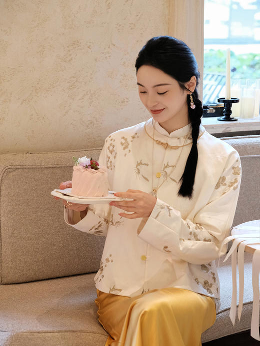 盛唐牡丹 |重缎真丝梅竹蝶手推绣外套 商品图6