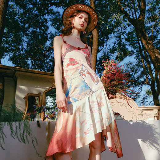 两三事绯花夏沫2025春季新款立体花朵印花不规则裙摆吊带裙连衣裙 商品图3