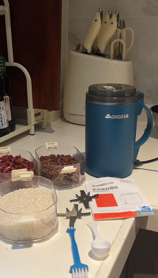 志高正品多功能料理机秒杀清仓，正价一个要200➕！
8叶精钢刀片！304不锈钢内胆！插电使用！
250W功率！ 商品图5