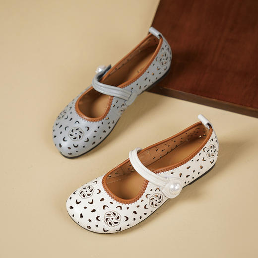 Westory2025年春季牛皮雕花镂空圆头平跟软底玛丽珍浅口单鞋S25AH58991 商品图0