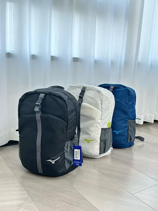 出口外贸正品，四大运动品牌之—美津浓休闲户外双肩包
✅配色：黑色、白色、蓝色
✅规格：40*40*13*18cm
✅容量：28L 商品图0