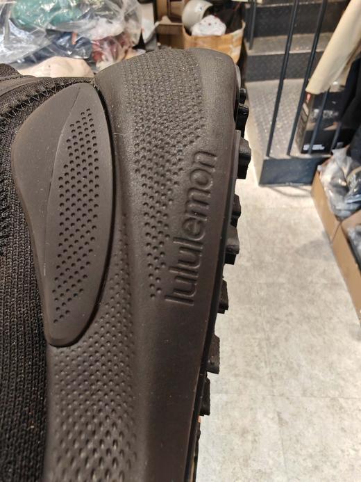 lululemon  LULU男女款黑色越野跑步鞋 商品图3