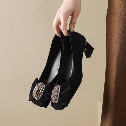 【预售5天】法式春日盎然蝴蝶结水钻粗跟玛丽珍鞋晚风温柔翻皮中跟方头浅口单鞋女WXJFG&W413 商品图1