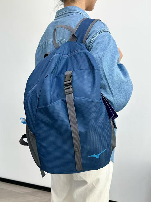 出口外贸正品，四大运动品牌之—美津浓休闲户外双肩包
✅配色：黑色、白色、蓝色
✅规格：40*40*13*18cm
✅容量：28L 商品图7