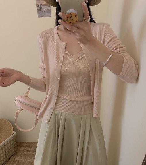 老米优品🎈 恰到好处的春意《蕾丝背心+珍珠扣针织开衫》春日氛围感穿搭~ 莫兰迪色系好温柔！ 商品图11