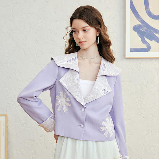 两三事 轻描生趣 2025春季新款小清新蕾丝拼接西装外套女短款 商品图1