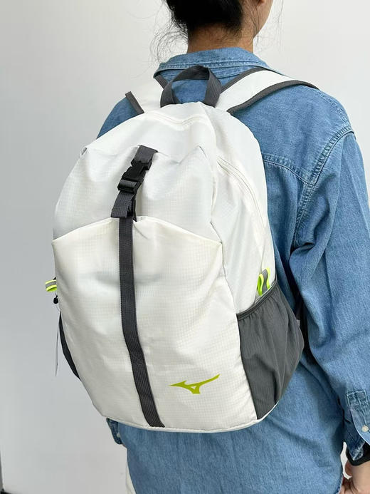 出口外贸正品，四大运动品牌之—美津浓休闲户外双肩包
✅配色：黑色、白色、蓝色
✅规格：40*40*13*18cm
✅容量：28L 商品图9