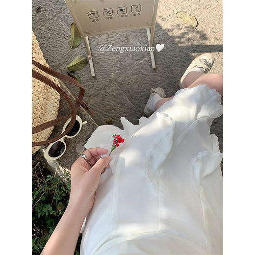 <曾小咸推荐>设计感不规则收腰浅杏色吊带连衣裙 商品图3