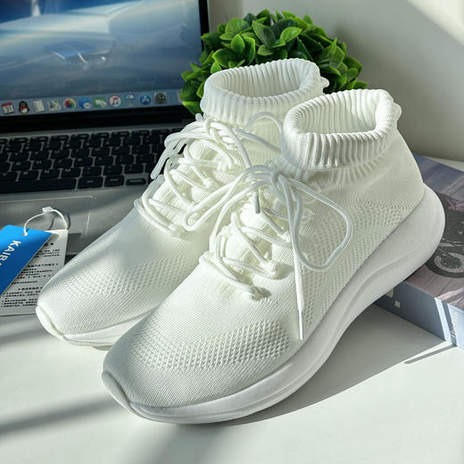 KAIBA 情侣款轻便透气跑步训练鞋 网面设计 柔软耐磨 商品图1