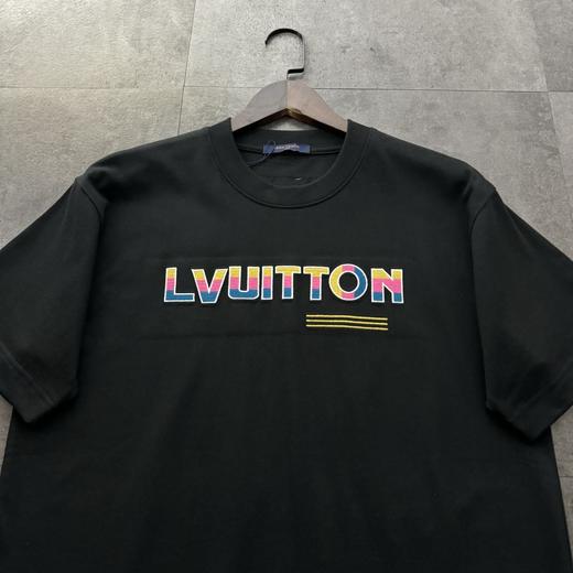 点此购买 LV路易威登春夏季男女款logo刺绣跳色短袖T恤 md 311900 商品图4