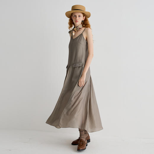 谜底连衣裙无袖女2025夏新品复古风度假刺绣铜氨丝长裙252ML0561 商品图1