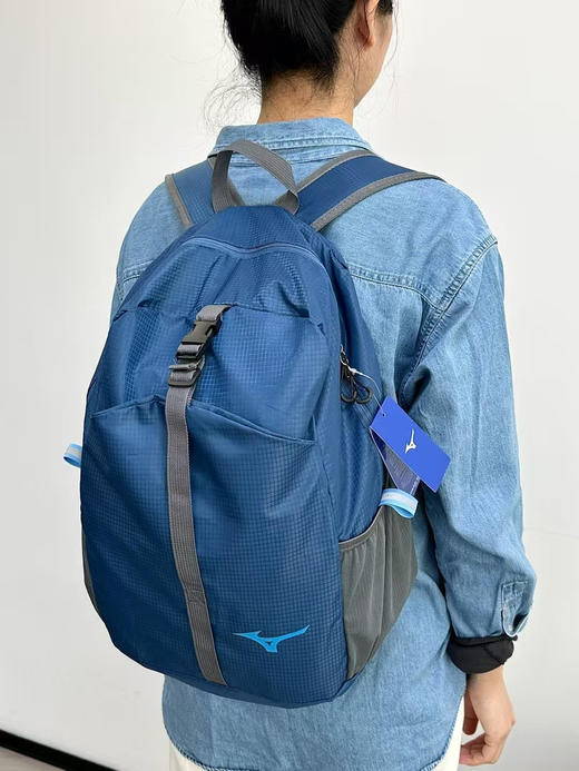 出口外贸正品，四大运动品牌之—美津浓休闲户外双肩包
✅配色：黑色、白色、蓝色
✅规格：40*40*13*18cm
✅容量：28L 商品图8