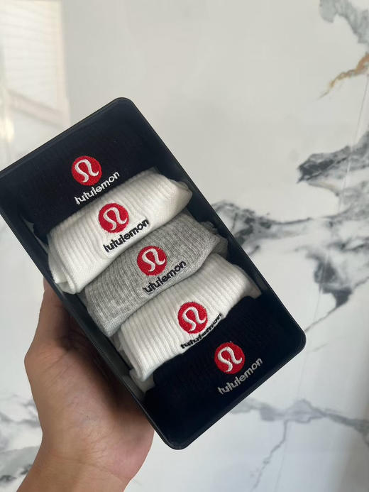 一盒5双装，外贸原单正品露露棉袜。高档铁盒装，两白➕两黑➕一灰，男女同款尺码36-45 商品图3